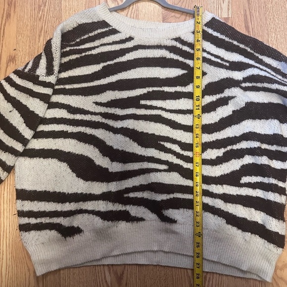 Zebra Print Sweater - Black and White Size 3XL - Picture 2 of 7